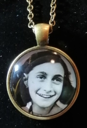 Přívěsek Anna Franková vintage styl