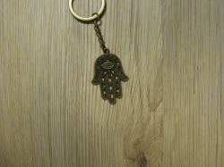 Klíčenka Hamsa žlutohnědé barvy