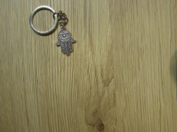 Klíčenka Hamsa stříbrná barva