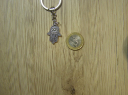 Klíčenka Hamsa stříbrná barva